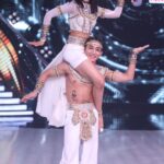 Niti Taylor Instagram - Here’s presenting @theakashthapa and me in a new avatar! Always trying out something different🥰❤️ Please don’t forget to vote for us, we need all your love and support🙏🏻 Nothing possible without @rutuparekh92 @paldenlama Jhalak dhiklaja every Saturday and Sunday 8pm Vote for usss!!❤️