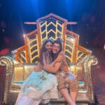 Niti Taylor Instagram - Finalllyyyyyyy❤️❤️❤️❤️!! #TeamNa Golden Chair❤️🐣🙏🏻 #grateful#blessed A special mention to @rutuparekh92 & @paldenlama who believed in me and who motivated me to do this!! Grateful for life❤️ thank you for being the backbone of this group, without you nothing is possible!! My hard task master but Gold indeed🥰🥰 with all that you both do for Akash and me we are forever grateful!