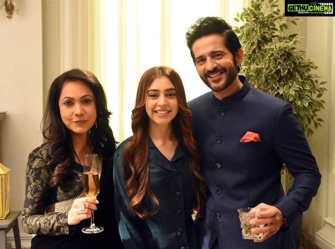 Niti Taylor Instagram - The Ace Trio๐๐๐ @hitentejwani @tuhinaavohra #happyfamily #thekapoors #balh2 Donโt forget to watch Badeachelagtehain2 tonight at 8pm only on @sonytvofficial