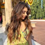 Niti Taylor Instagram – Ek Niti thi deewani si 🙆🏻‍♀️
Ek Shahid pe vo marti thi🙇🏻‍♀️
Chori chori chupke chupke DM kiya karti thi 💌
Kuch kehna tha sayed usko 🫧 
Lekin husband se woh darti thi! 
😂😂😂😂

#captiononpoint 

Makeup @smitapandit_official / @glambysalman 
Hair @irfanshaikh_hair_11.11 
Styled by @stylingbyvictor @sohail__mughal___
Earrings @rubans.in
Outfit @kaaishabyshalini