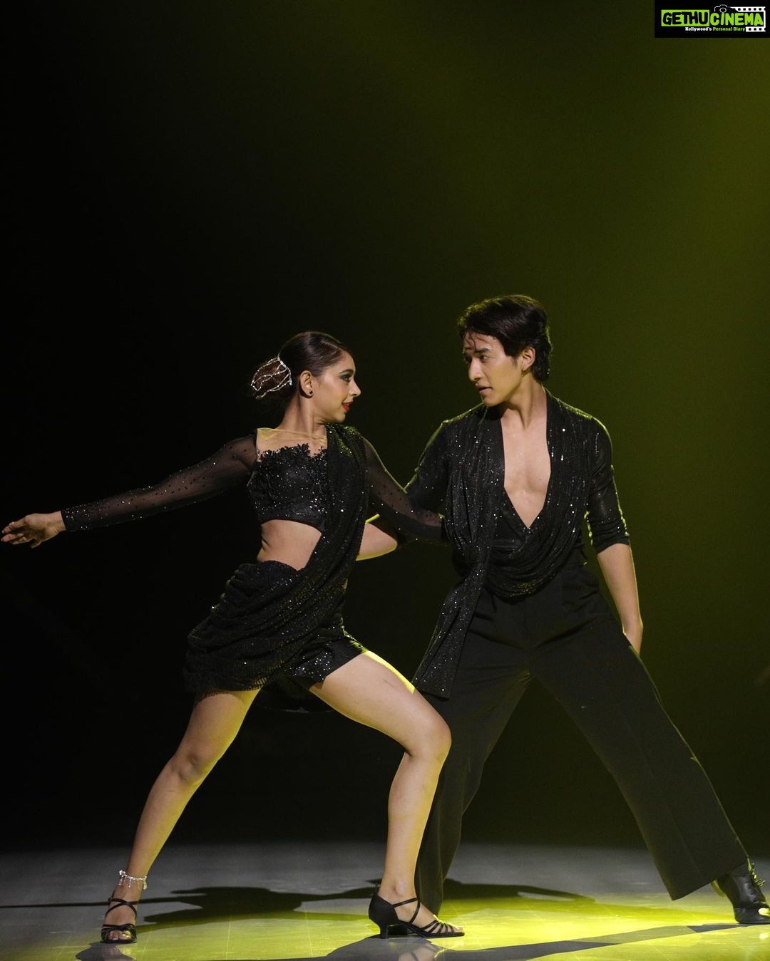 Niti Taylor Instagram - Hi guys!! Your love and support has got us this far in Jhalak Dikhla Jaa and we are putting in all efforts in every performance... Sadly this week I couldn't live upto all your expectations and I feel terrible about it... I need all your support and votes π³ this week to stay safe!! π Thank you so much β€οΈ Please save us and vote for us
