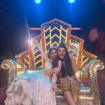 Niti Taylor Instagram - Finalllyyyyyyy❤️❤️❤️❤️!! #TeamNa Golden Chair❤️🐣🙏🏻 #grateful#blessed A special mention to @rutuparekh92 & @paldenlama who believed in me and who motivated me to do this!! Grateful for life❤️ thank you for being the backbone of this group, without you nothing is possible!! My hard task master but Gold indeed🥰🥰 with all that you both do for Akash and me we are forever grateful!