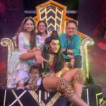 Niti Taylor Instagram - Finalllyyyyyyy❤️❤️❤️❤️!! #TeamNa Golden Chair❤️🐣🙏🏻 #grateful#blessed A special mention to @rutuparekh92 & @paldenlama who believed in me and who motivated me to do this!! Grateful for life❤️ thank you for being the backbone of this group, without you nothing is possible!! My hard task master but Gold indeed🥰🥰 with all that you both do for Akash and me we are forever grateful!
