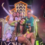 Niti Taylor Instagram - Finalllyyyyyyy❤️❤️❤️❤️!! #TeamNa Golden Chair❤️🐣🙏🏻 #grateful#blessed A special mention to @rutuparekh92 & @paldenlama who believed in me and who motivated me to do this!! Grateful for life❤️ thank you for being the backbone of this group, without you nothing is possible!! My hard task master but Gold indeed🥰🥰 with all that you both do for Akash and me we are forever grateful!