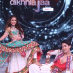 Niti Taylor Instagram - The Dandiya Raas has begun! Goddess Durga is blessing us! A very happy Navratri from @theakashthapa and me to all the beautiful people out there❤️! Tonight jhalak dhiklaja @8pm Only on @colorstv and don’t forget to vote for us!!! Voting lines open from tonight 8pm to Monday 10am!! Vote voteee for us