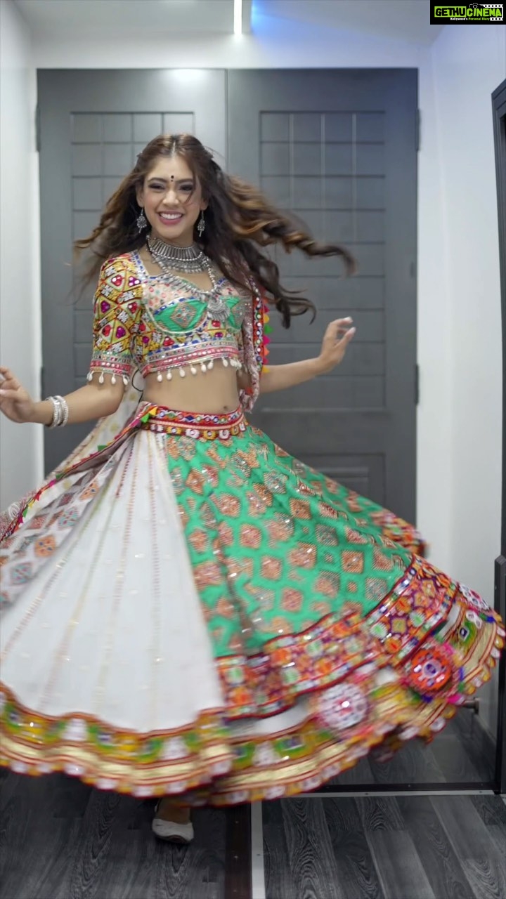Niti Taylor Instagram - I still remember the days I prayed for the things I have now❤️😇 #grateful #blessed #reelitfeelit #instagramreels #jdj10 #navratri Looking stunning in @iamkenferns Makeup @glambysalman / @smitapandit_official Hair @hairstylist_jennny