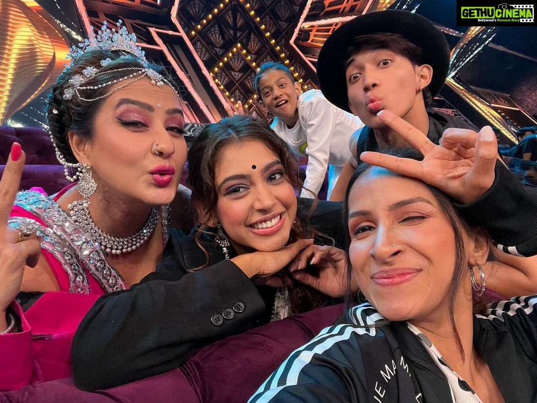 Niti Taylor Instagram - About last Night❤️ #jhalakdikhlajaa #jdj10 @shilpa_shinde_official @raveenachoudharyy @tejas_being_legend__ @theakashthapa @paras_kalnawat @suchitrasawant16 @zkalra @amrutakhanvilkar @mahajani.gashmeer @iam__romsha
