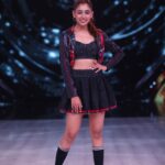 Niti Taylor Instagram - Hello! It's spreading love through your votes time! 😄 📬📥📲 Vote for *Niti Taylor* while I 'jive' through her Jhalak Dikhla Jaa performances week after week!! *How to Vote* 1. Use or download to use Voot App, MyJio App or log onto Voot.com P.s. Create a profile to vote so that you can keep voting for her every week 😇🥳 2. Search for Jhalak Dikhla Jaa from the search bar. 3. Go to VOTE NOW link on the main show page. 4. *Select Niti Taylor* & submit your vote!! P.s. Please choose carefully as you only have one vote to give 💃🏼💃🏼 Thank you all the love & please spread the message 💫✨🍾🥳 #jhalakdikhlajaa #jdj10#voteforme Outfit @iamkenferns Makeup @glambysalman / @smitapandit_official Hair @hairstylist_jennny