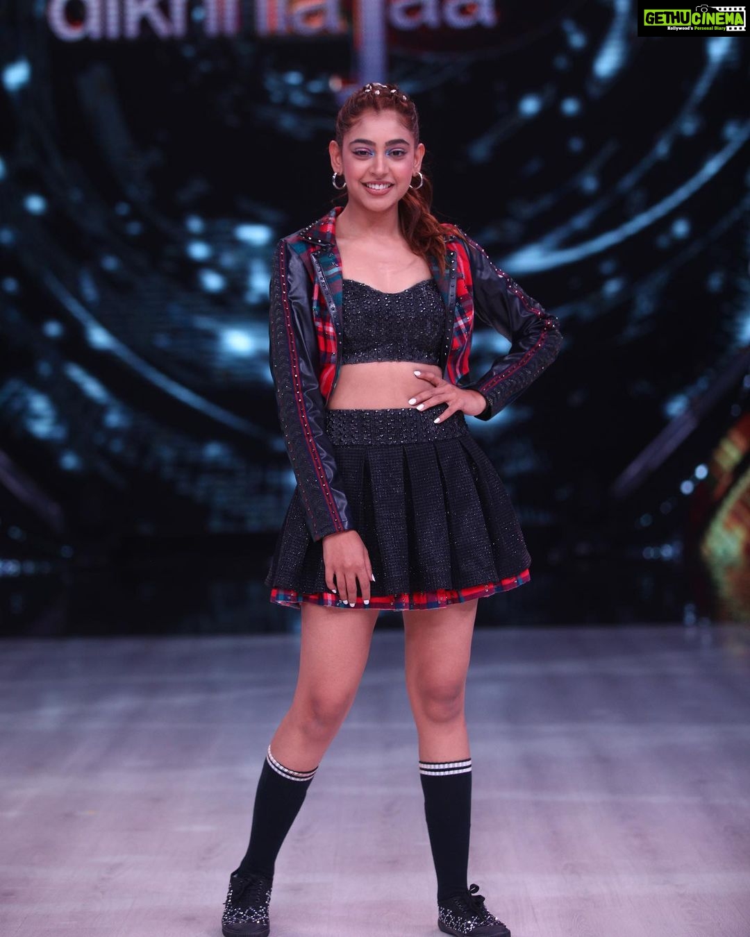 Niti Taylor Instagram - Hello! It's spreading love through your votes time! π π¬π₯π² Vote for *Niti Taylor* while I 'jive' through her Jhalak Dikhla Jaa performances week after week!! *How to Vote* 1. Use or download to use Voot App, MyJio App or log onto Voot.com P.s. Create a profile to vote so that you can keep voting for her every week ππ₯³ 2. Search for Jhalak Dikhla Jaa from the search bar. 3. Go to VOTE NOW link on the main show page. 4. *Select Niti Taylor* & submit your vote!! P.s. Please choose carefully as you only have one vote to give ππΌππΌ Thank you all the love & please spread the message π«β¨πΎπ₯³ #jhalakdikhlajaa #jdj10#voteforme Outfit @iamkenferns Makeup @glambysalman / @smitapandit_official Hair @hairstylist_jennny