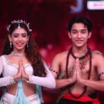 Niti Taylor Instagram – Run wild and free like a waterfall ⛲️ 

Flowing with ease and grace takes has taken so much more effort than my other performances 🥺 Don’t forget to watch it tonight on @colorstv as @theakashthapa and I battle it out on the Jhalak stage!!

Tonight only on Color’s at 8pm 🕗 jhalak dhiklaja