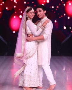 Niti Taylor Instagram - Once in a while, in the middle of an ordinary life, love gives us a fairy tale 💕 

We would like to dedicate our performance to one of the most special fairy tales in the making @aliaabhatt & Ranbir Kapoor ... We love you both 💖

Tonight only on @colorstv 
At 8pm jhalak dhiklaja 🥳
Voting lines open from Saturday 8pm to Monday 10am! 

Please please voteeee for me 🗳 
Voot.com, Voot app and myjio app

Always standing strong with @paldenlama @rutuparekh92 ❤️🥰

Looking pretty in @iamkenferns 
Makeup @glambysalman @smitapandit_official 
Hair @hairstylist_jennny