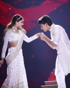 Niti Taylor Instagram - Once in a while, in the middle of an ordinary life, love gives us a fairy tale 💕 

We would like to dedicate our performance to one of the most special fairy tales in the making @aliaabhatt & Ranbir Kapoor ... We love you both 💖

Tonight only on @colorstv 
At 8pm jhalak dhiklaja 🥳
Voting lines open from Saturday 8pm to Monday 10am! 

Please please voteeee for me 🗳 
Voot.com, Voot app and myjio app

Always standing strong with @paldenlama @rutuparekh92 ❤️🥰

Looking pretty in @iamkenferns 
Makeup @glambysalman @smitapandit_official 
Hair @hairstylist_jennny
