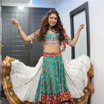 Niti Taylor Instagram - What goes around, comes back around is not always Karma. Sometimes it is Garbaaaa. 💃🏼 #HappyNavaratri #Garba #jhalakdikhlajaa #jdj10 #nititaylor Wearing @iamkenferns Makeup @glambysalman @smitapandit_official Hair @hairstylist_jennny