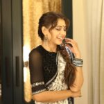 Niti Taylor Instagram - 🎵🎶 Pyaar Hua, Ikraar Hua.... Kehta Hai Dil Rastaa Mushkil🎵🎶 Don't miss my performance on Jhalak Dikhlaa Jaa on @colourstv Mera ❤️ says rastaa mushkil nahi hoga because you all will surely support me with your votes 🗳 😉 ❤️ 💃🏼 *Vote for Niti Taylor* Don't forget to vote for me on Voot App, Voot.com or My Jio App 📬 📲 Thank you for all the love and blessings!! 😇😇 Outfit @iamkenferns Makeup- @glambysalman @smitapandit_official Hair @hairstylist_jennny 📸 @sanimohini