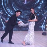 Niti Taylor Instagram - “Pyaar hua iqaraar hua hai” ☔️ aa rahe hai hum iss Sunday ek challenge lekee! Don’t miss our mesmerising performance!! Only on @colorstv at 8pm❤️ Jhalak dhiklaja 💃🏻🕺🏻 #jdj10 #pyaarhuaikraarhua #cutejodi