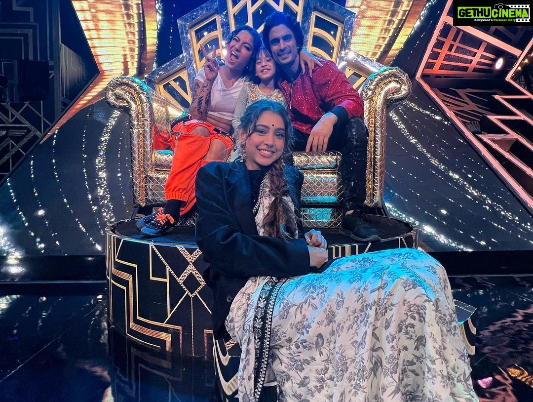 Niti Taylor Instagram - About last Night❤️ #jhalakdikhlajaa #jdj10 @shilpa_shinde_official @raveenachoudharyy @tejas_being_legend__ @theakashthapa @paras_kalnawat @suchitrasawant16 @zkalra @amrutakhanvilkar @mahajani.gashmeer @iam__romsha