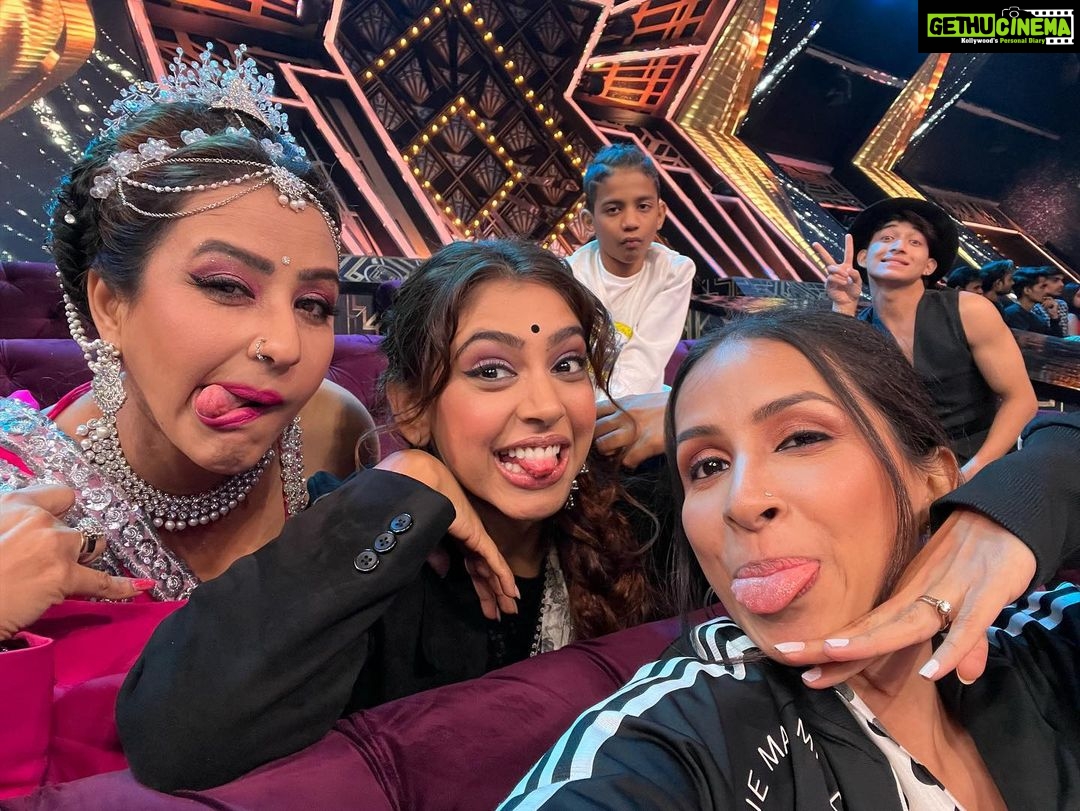 Niti Taylor Instagram - About last Night❤️ #jhalakdikhlajaa #jdj10 @shilpa_shinde_official @raveenachoudharyy @tejas_being_legend__ @theakashthapa @paras_kalnawat @suchitrasawant16 @zkalra @amrutakhanvilkar @mahajani.gashmeer @iam__romsha