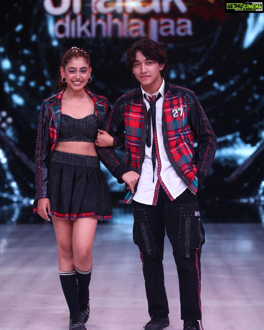Niti Taylor Instagram - Hello! Vote karke support karne ka time aa gaya hai!! π π¬π₯π² Vote for *Niti Taylor* taaki humari favourite contestant Jhalak Dikhla Jaa par performances de ti rahe!! *How to Vote* 1. Voot App, MyJio App ko use karein ya fir log on to Voot.com P.s. profile bana lein taaki har hafte vote kar sakein - no charges ππ₯³ 2. Search karein Jhalak Dikhla Jaa. 3. VOTE NOW link par jaayein and *Select Niti Taylor* & submit VOTE P.s. dhyaan se select karna kyuki aapka ek vote hai keemtiππΌππΌ Thank you for the support!! π«β¨πΎπ₯³
