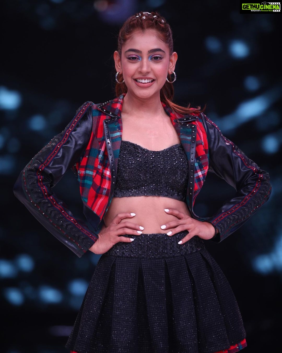 Niti Taylor Instagram - Hello! It's spreading love through your votes time! π π¬π₯π² Vote for *Niti Taylor* while I 'jive' through her Jhalak Dikhla Jaa performances week after week!! *How to Vote* 1. Use or download to use Voot App, MyJio App or log onto Voot.com P.s. Create a profile to vote so that you can keep voting for her every week ππ₯³ 2. Search for Jhalak Dikhla Jaa from the search bar. 3. Go to VOTE NOW link on the main show page. 4. *Select Niti Taylor* & submit your vote!! P.s. Please choose carefully as you only have one vote to give ππΌππΌ Thank you all the love & please spread the message π«β¨πΎπ₯³ #jhalakdikhlajaa #jdj10#voteforme Outfit @iamkenferns Makeup @glambysalman / @smitapandit_official Hair @hairstylist_jennny