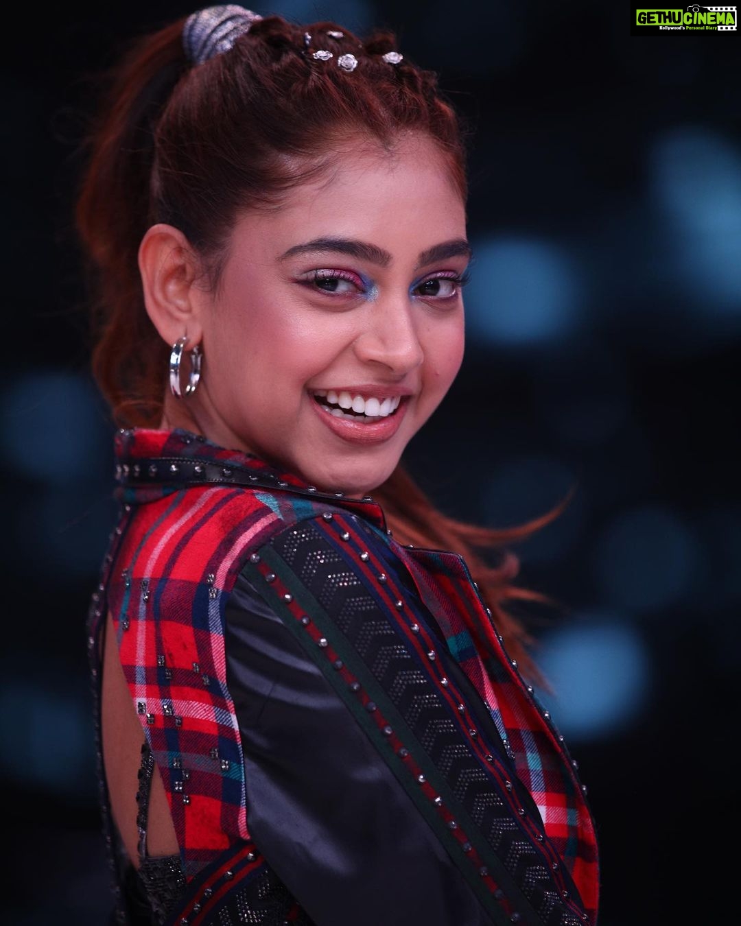 Niti Taylor Instagram - Hello! It's spreading love through your votes time! π π¬π₯π² Vote for *Niti Taylor* while I 'jive' through her Jhalak Dikhla Jaa performances week after week!! *How to Vote* 1. Use or download to use Voot App, MyJio App or log onto Voot.com P.s. Create a profile to vote so that you can keep voting for her every week ππ₯³ 2. Search for Jhalak Dikhla Jaa from the search bar. 3. Go to VOTE NOW link on the main show page. 4. *Select Niti Taylor* & submit your vote!! P.s. Please choose carefully as you only have one vote to give ππΌππΌ Thank you all the love & please spread the message π«β¨πΎπ₯³ #jhalakdikhlajaa #jdj10#voteforme Outfit @iamkenferns Makeup @glambysalman / @smitapandit_official Hair @hairstylist_jennny