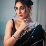 Oindrila Sen Instagram - 🧚🏻‍♀️🧚🏻‍♀️🧚🏻‍♀️ . . . . . . . . . . . Saree @shaaranyakolkata Accessories @pretiosjewelleryofficial Stylist duo @sizaa92 @thankgod_itsfashion Assisted by @isuvosri13 Mua @sayantadhali Hair @sarmistha1992 📸 @being_prasun