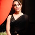 Oindrila Sen Instagram - SHE AWARDS by @t2telegraph 🖤 . . . . . . . Styling @rabhisek MUA @makeupartist.sourab Hair @sarmistha1992 Assisted by @being_prasun @arkaloves 📸 @anirbandas1622