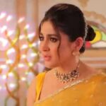 Oindrila Sen Instagram - “গৌরী এলো”-র set-এ হঠাৎ-ই হাজির হলো “শ্বেতকালী”-র উর্ভি! Today 7:30pm @zeebanglaofficial #ShwetkaliOnZEE5 premiering 24th Feb, subscribe now! Download আর Subscribe করুন ZEE5! #ErporKi #AroBeshiEntertainment #Shwetkali #ZEE5