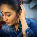 Oindrila Sen Instagram - Treat ur hair like a science lab.. just Experiment 🤩 #actorlife #shooting #staytuned