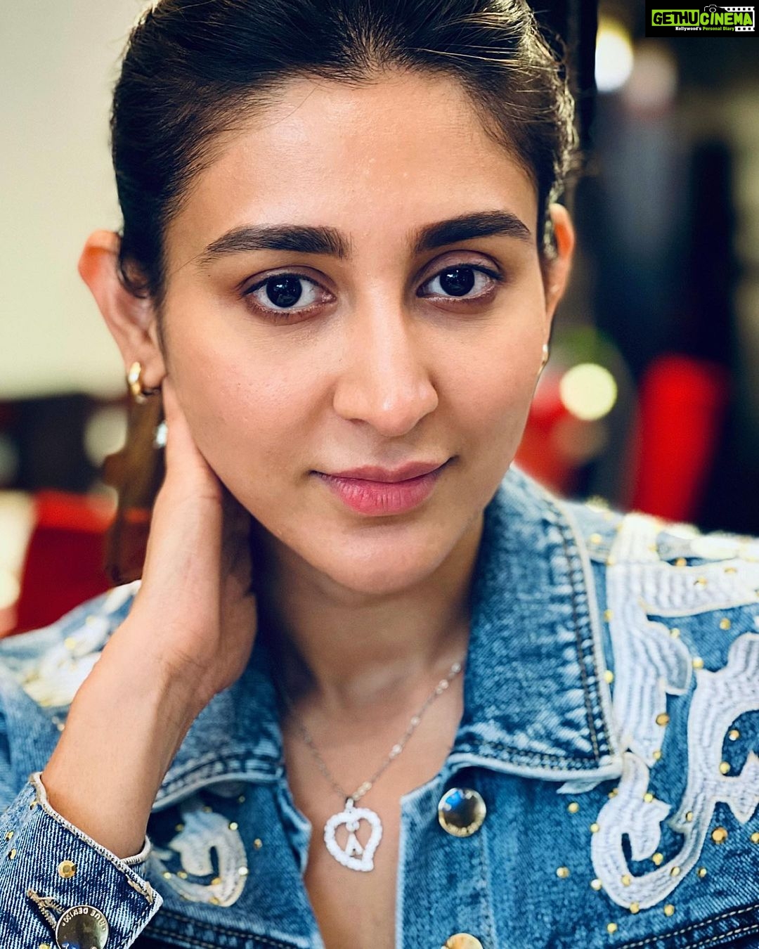 Oindrila Sen Instagram - Sometimes i love to keep the most precious things in blur 😉 Interlaken, Switzerland