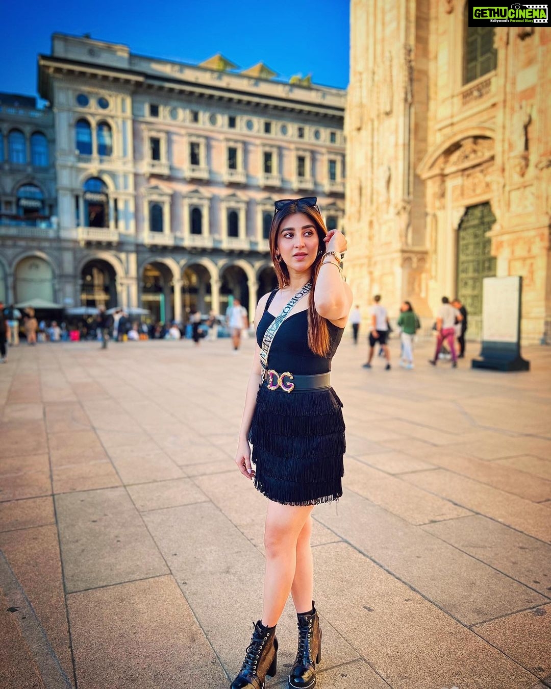 Oindrila Sen Instagram - MILANO 🇮🇹 Good Morning my 🌍 Milano centro (D'uomo).