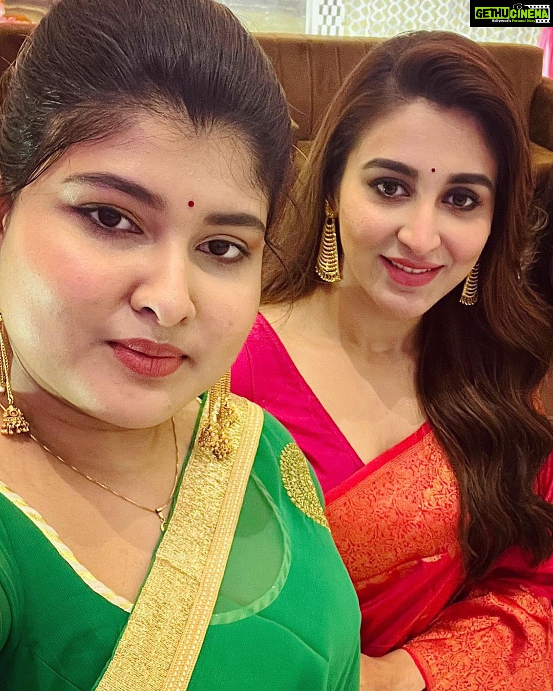 Oindrila Sen Instagram - Sisters are connected throughout their lives by a special bond 👯♀️ HAPPY BIRTHDAY my baby doll @ushasi_biswas 🎂