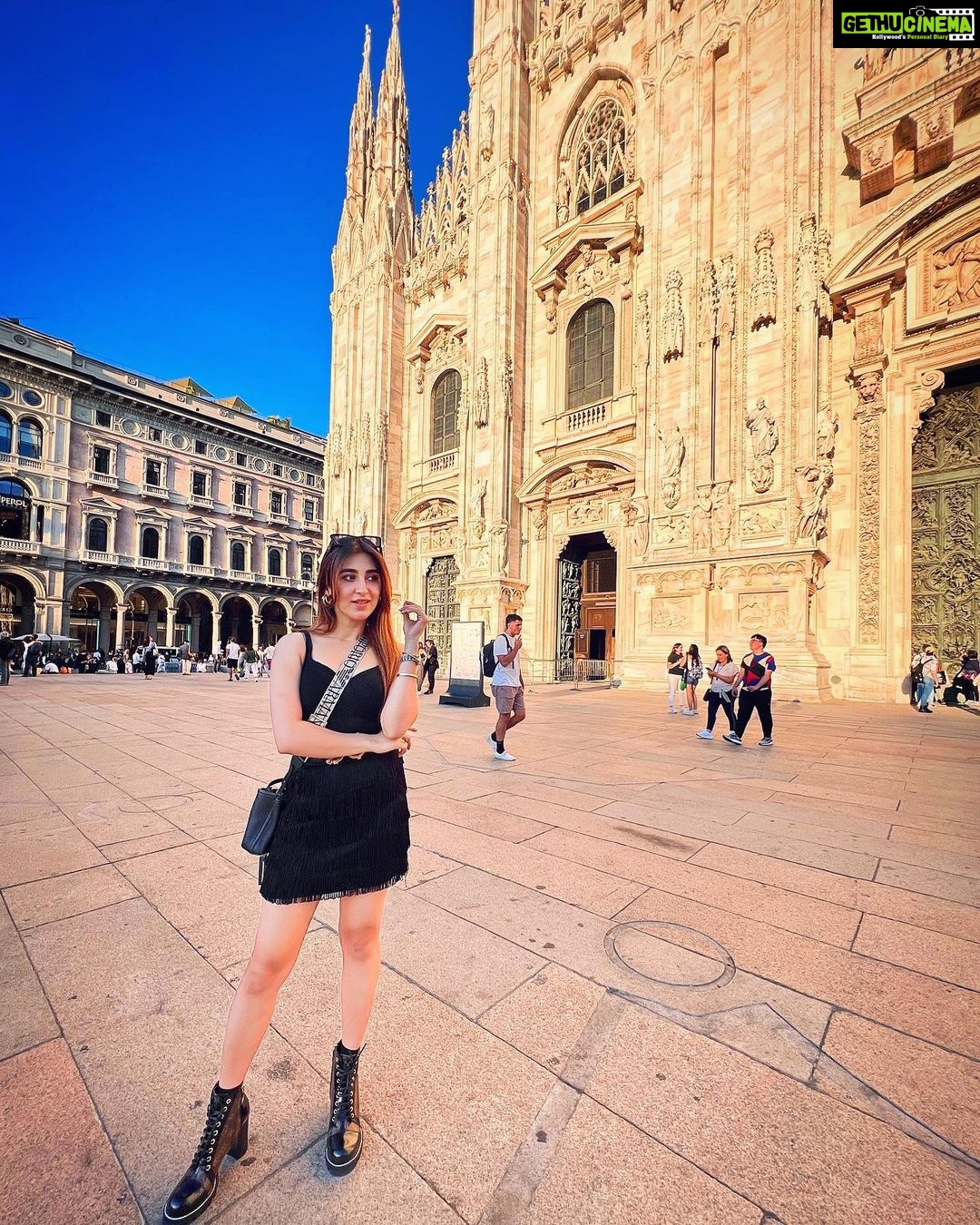 Oindrila Sen Instagram - MILANO 🇮🇹 Good Morning my 🌍 Milano centro (D'uomo).