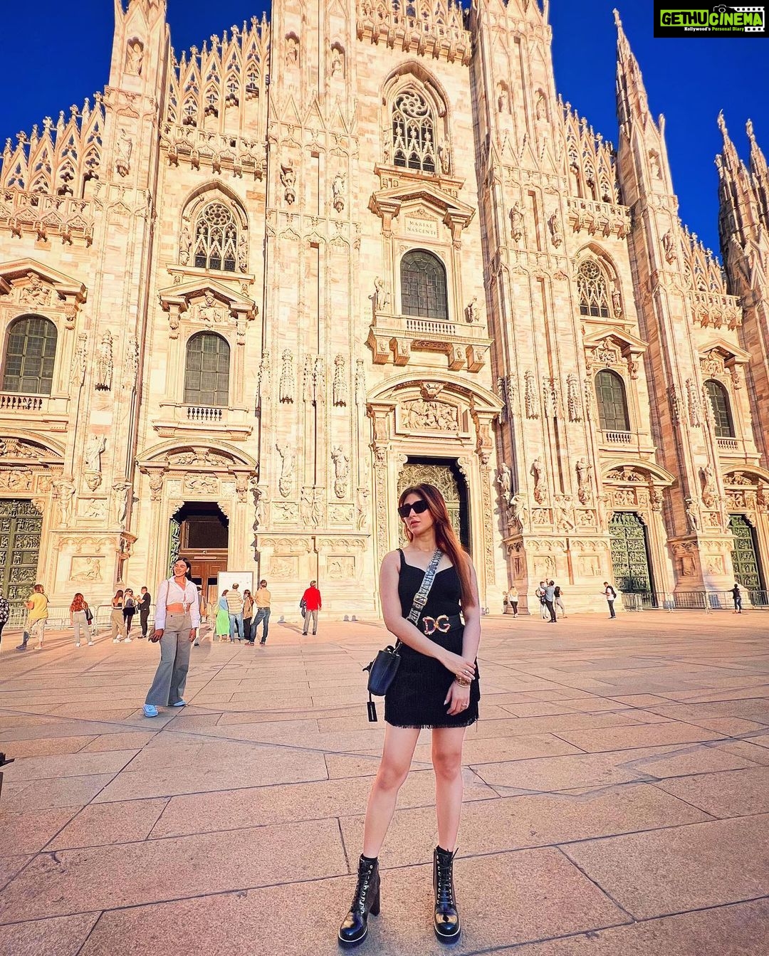 Oindrila Sen Instagram - MILANO 🇮🇹 Good Morning my 🌍 Milano centro (D'uomo).