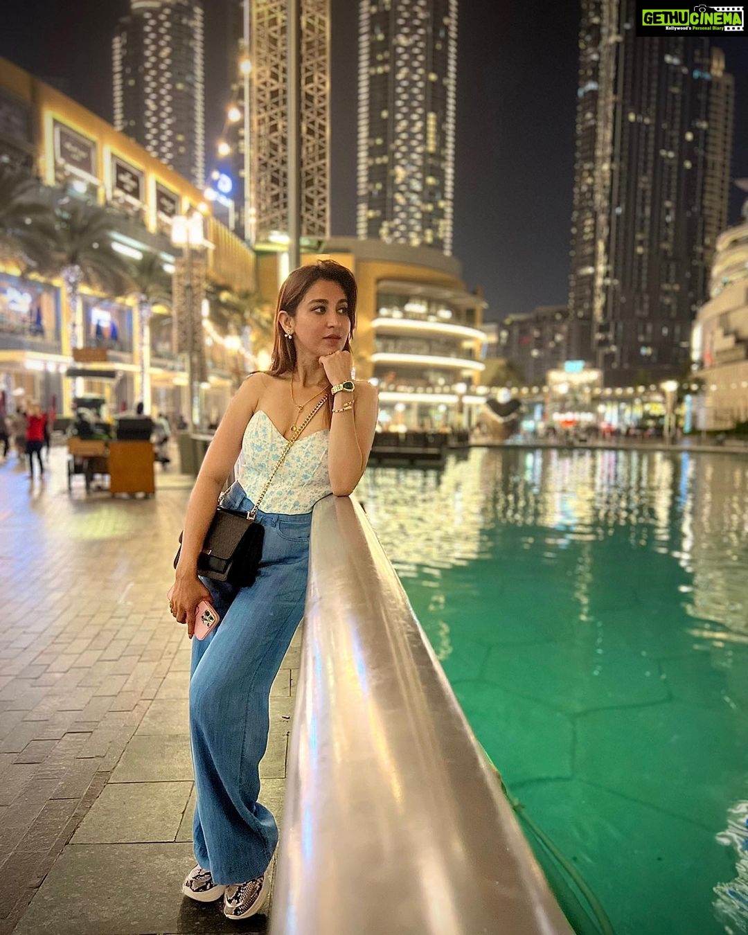 Oindrila Sen Instagram - One life,One world.. Explore it 🇦🇪