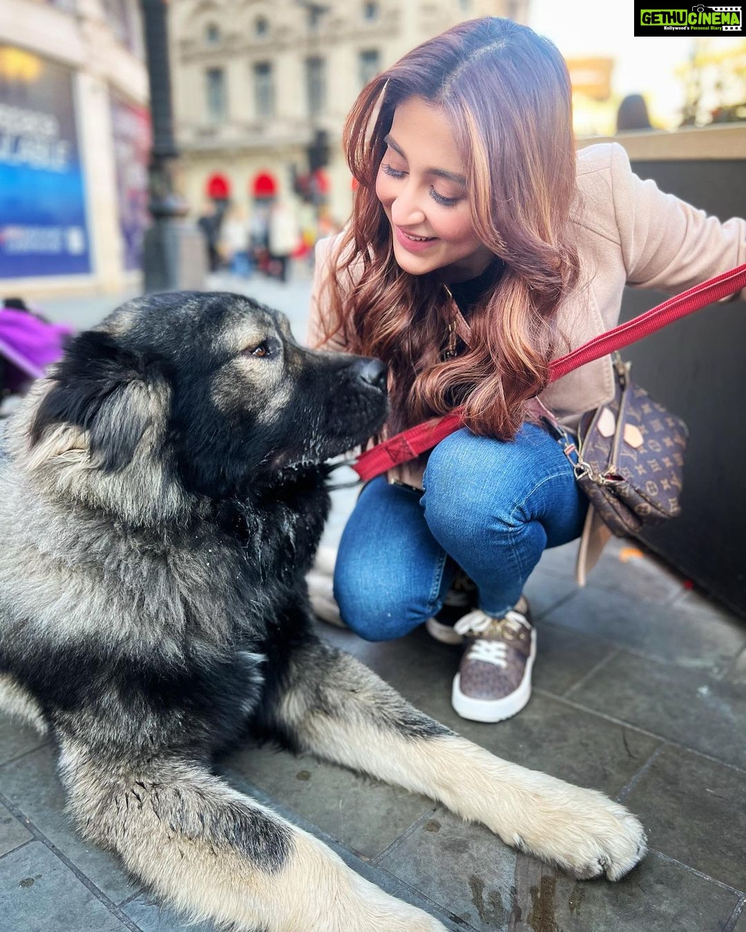 Oindrila Sen Instagram - FRIENDS 🐕 Central London UK