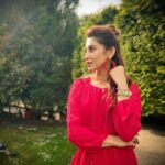 Oindrila Sen Instagram – There is a shade of red for every woman❣️ Thames River, London England