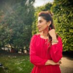 Oindrila Sen Instagram - There is a shade of red for every woman❣️ Thames River, London England