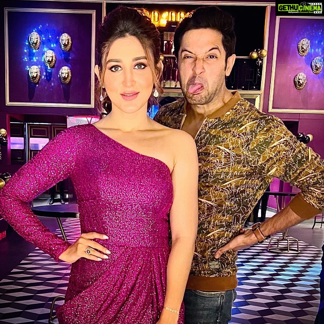 Oindrila Sen Instagram - HAPPYYYY BIRTHDAY my constant supporter my bestie asto PAGOOOL @vikramchatterje 🎂🥳 Lots of love to u Viks stay happy & healthy phire eseiii partyyyyy 💃 London, United Kingdom