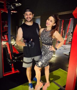 Oindrila Sen Instagram - I don’t need a lot of friends..just the right ones @vikramchatterje 🏋🏻‍♀️
Badly missing @ankush.official 🥹

📸 @raghunath.jana.12