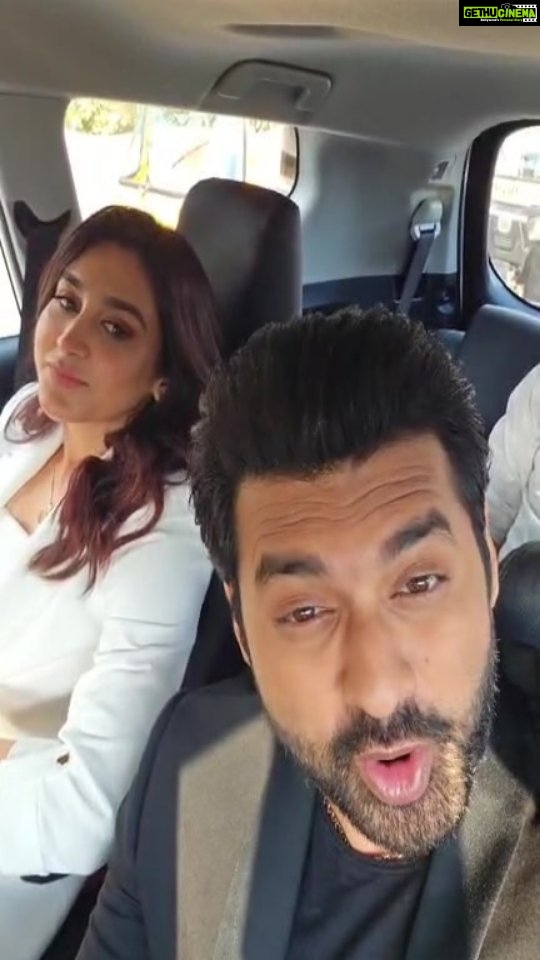 Oindrila Sen Instagram - Catch us #live from jio IPL studio .. #KKR vs #RCB #LoveMarriage promotion . #Lovemarriagereleasing14thapril @surinderfilms