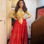 Oindrila Sen Instagram – Watching it??
#dadagiri 

Hair @simaghosh4222 
MUA @papiyachanda 
Styling by Meee 🙏🏻
📸 @banerjeepuja & @simaghosh4222 i love u both😘