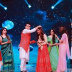 Oindrila Sen Instagram - Mohey Rang De💜💛❤️💚🧡💙 Dadagiri holi special episode with none other than our legend @souravganguly With the beauties @srabanti.smile @banerjeepuja @monami_ghosh & smarties @vikramchatterje @somraj19 Today 9:30pm @zeebanglaofficial