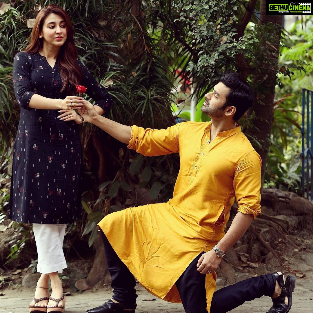 Oindrila Sen - 41.2K Likes - What was,still is ❤️
11years & counting @ankush.official
Thank u @bhaswati.ghosh.2019 for convincing us for this 😘
@eisamay