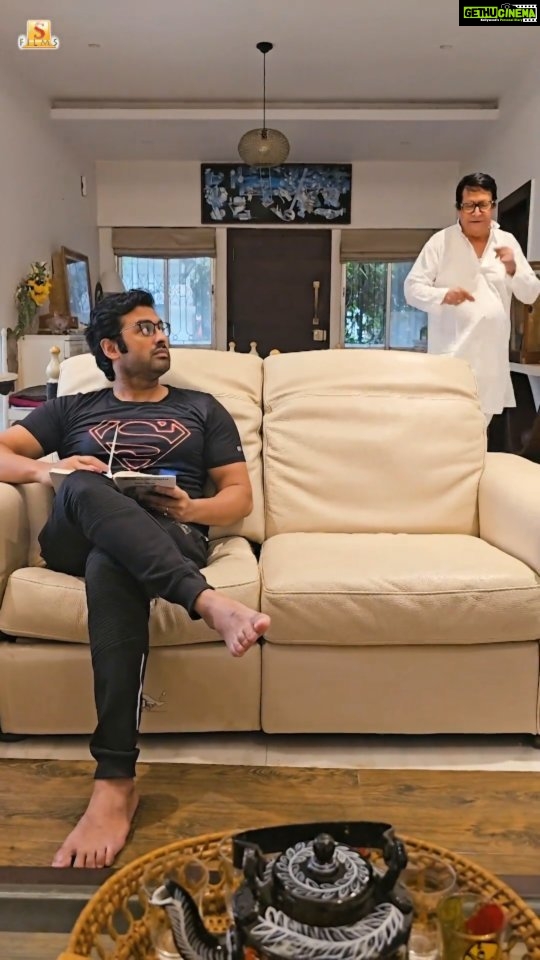Oindrila Sen Instagram - দেখুন বুড়ো বয়সে প্রেমের justification দিতে এসছে। অদ্ভুত লোক । আমি আর পেরে উঠছিনা। এটা তো কিছুইনা এই লোকটাকে নিয়ে আমাদের কেনো এত দুশ্চিন্তা 14th april cinema hall এ গিয়ে দেখে নেবেন। #Lovemarriage #14thapril @surinderfilms #Ranjitmallick @love_oindrila @adhyaaparajita @pbchaki @souviksavvyg Trailer link : In Bio ⬆️