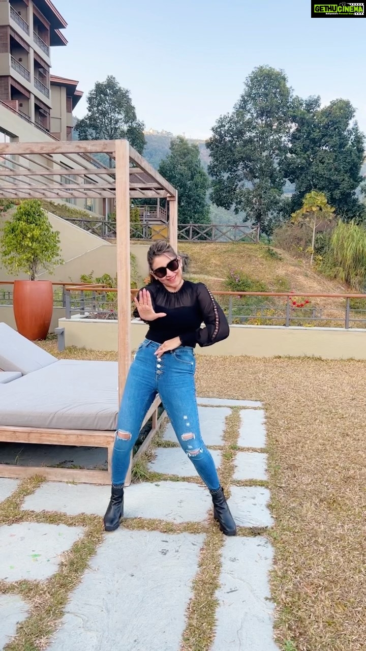 Oindrila Sen - 62.5K Likes - #jugnuchallenge accepted @ankush.official 💃😎
#jugnu @badboyshah
#instagram #reelitfeelit #instadaily #reels #reelsvideo #dancelover #mood #vacation #winter #fun #mountains
