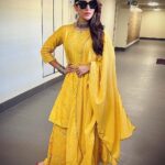 Oindrila Sen Instagram – Without 🕶 or with 🕶

#happysunday 💛