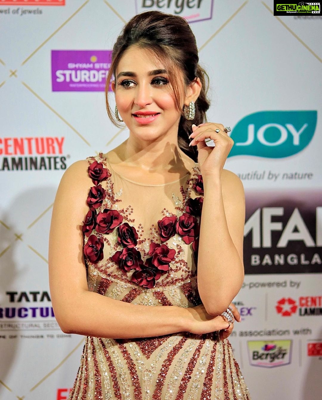 Oindrila Sen - 53.2K Likes - FILM FARE 🎬
Event @filmfare
Outfit @dulceceliacouture
Jewelry @divinuscreations
Styled by @sizaa92 @thankgod_itsfashion
Assisted by @isuvosri13
Hair @sayantadhali
MU by mee 💁🏻♀️
Click @arkaloves