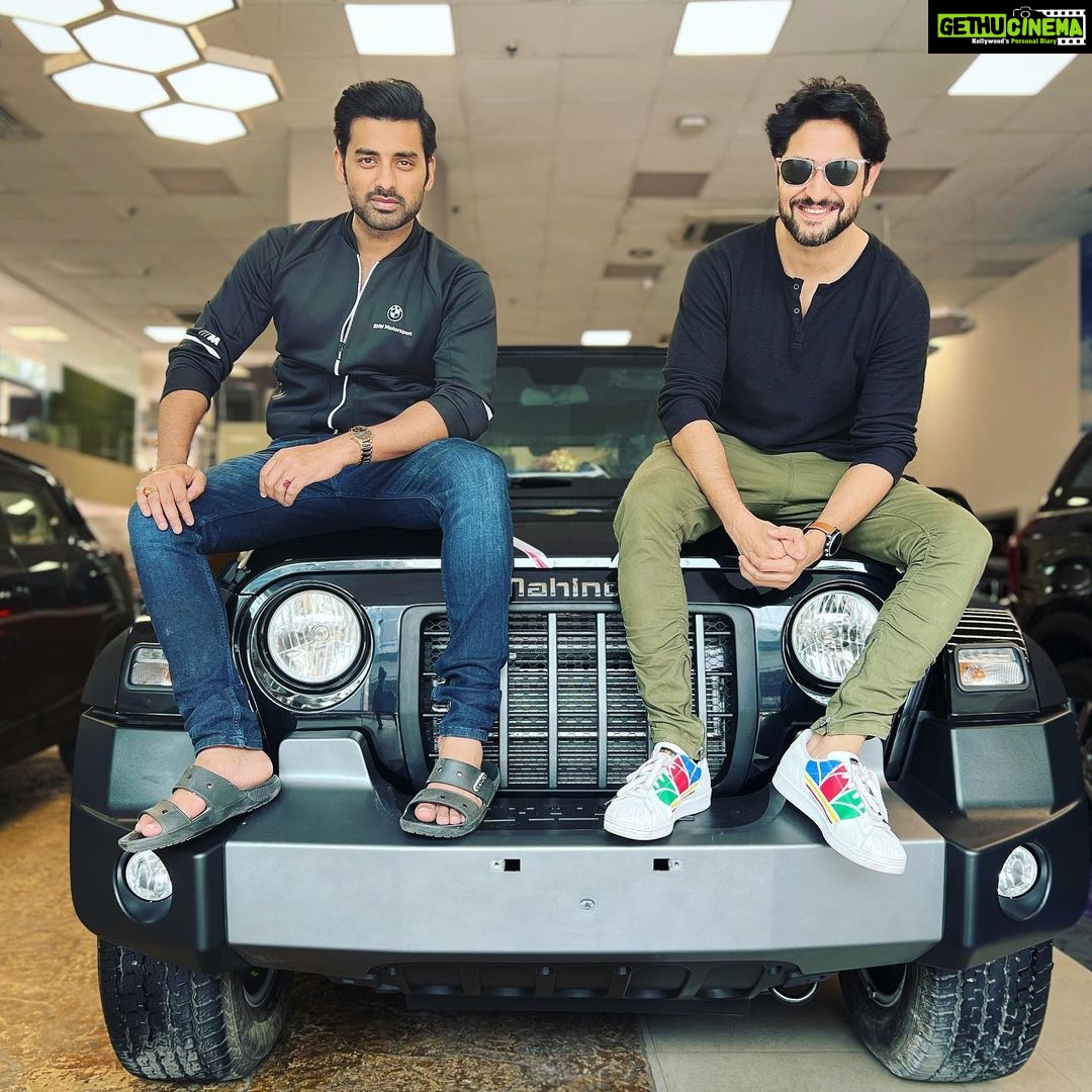 Oindrila Sen Instagram - Finally the beast has arrived 🚘 Many many maaany congratulations @vikramchatterje for ur dream car.. @ankush.official @sreoshi_banerjee