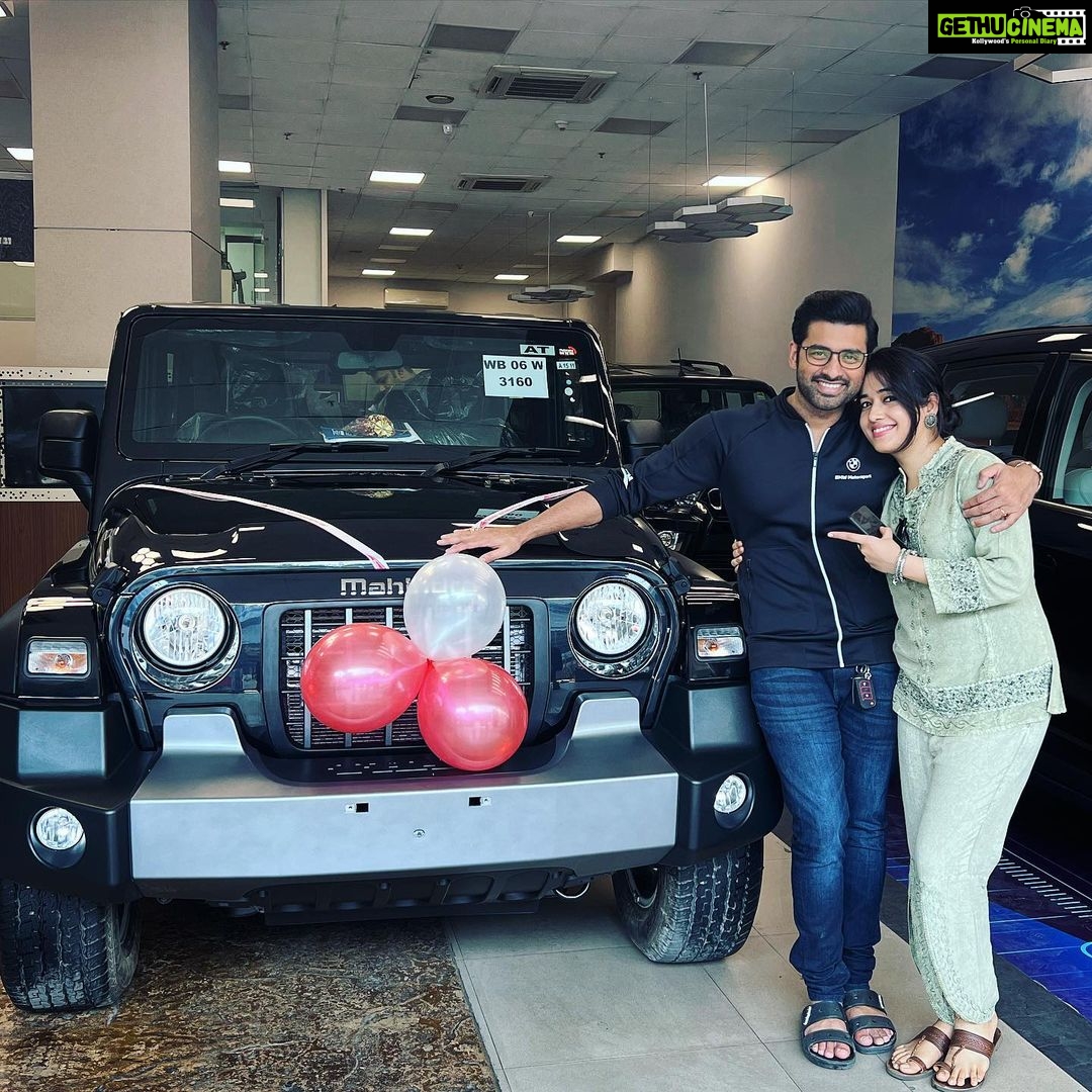 Oindrila Sen Instagram - Finally the beast has arrived 🚘 Many many maaany congratulations @vikramchatterje for ur dream car.. @ankush.official @sreoshi_banerjee