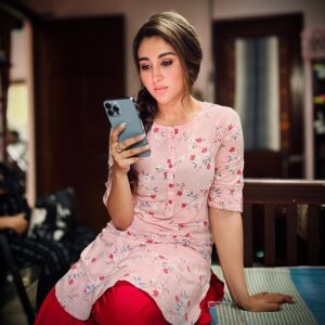 Oindrila Sen Instagram - Suggest me a caption🥰
